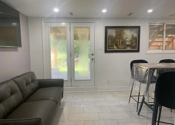 2-Bedroom Entire Suite In Toronto- Free Parking!