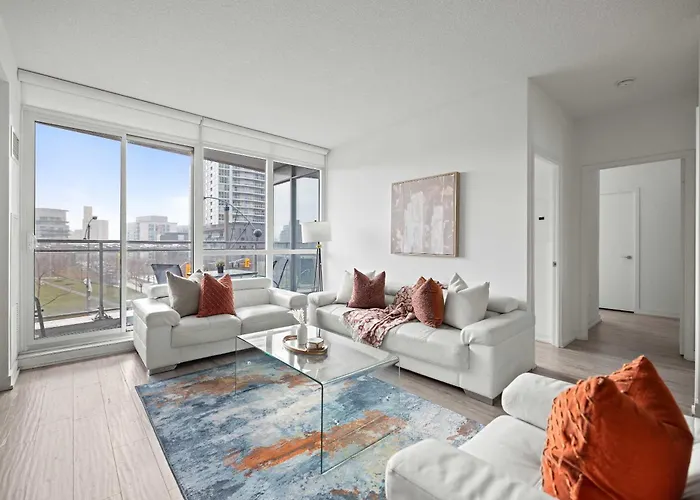 Elegant 3Br Condo W Parking In Toronto