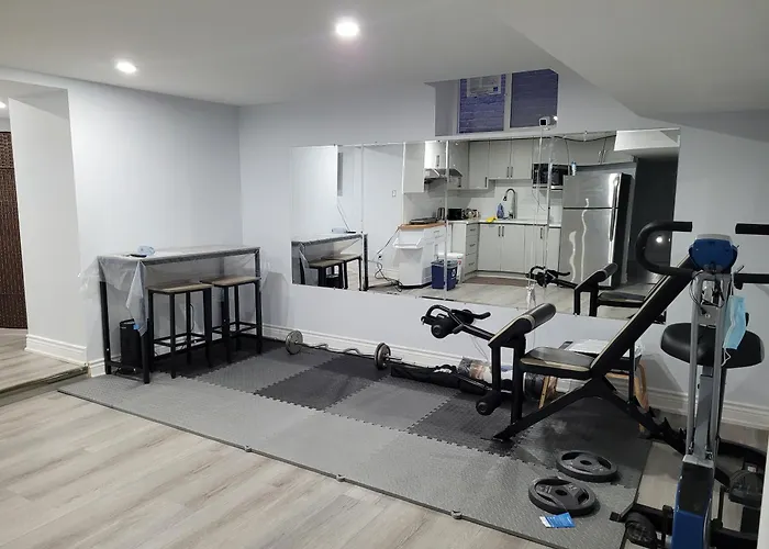 Simple & Budget Shared Room In Toronto House