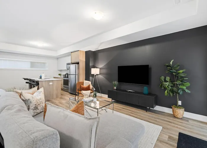 Luxury Laneway Home In Junction Triangle Parking