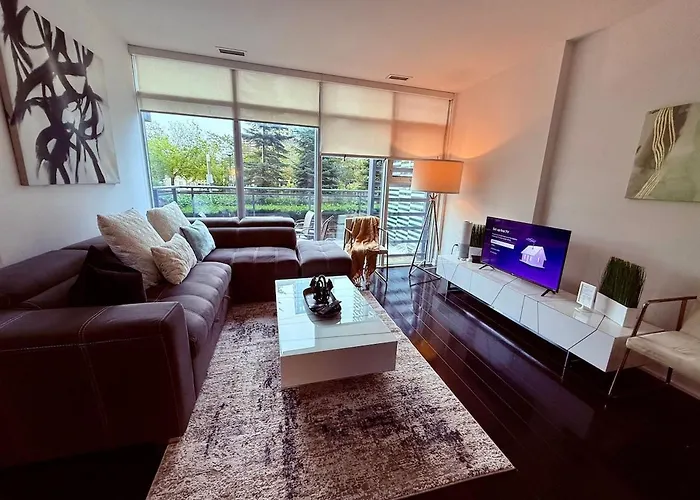 Charming 4Br Downtown Townhome Near Cn Tower Free Parking