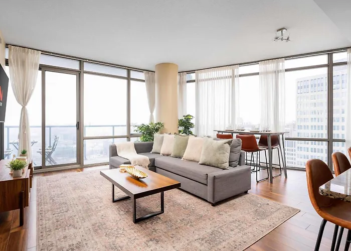 2Br 2Ba Bay And Wellesley Yorkville Uoft