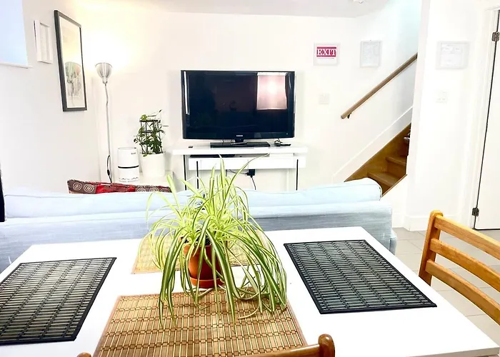 Excellent Private Suite In Bloor West Village