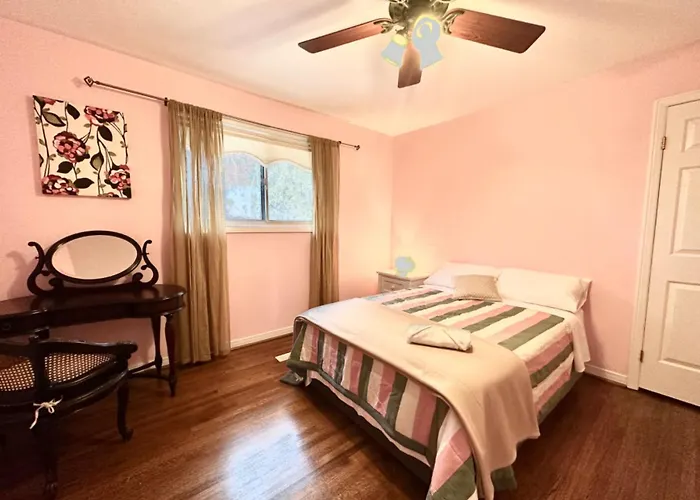 Quiet Room With Shared Bathroom Near Bayview York Mills