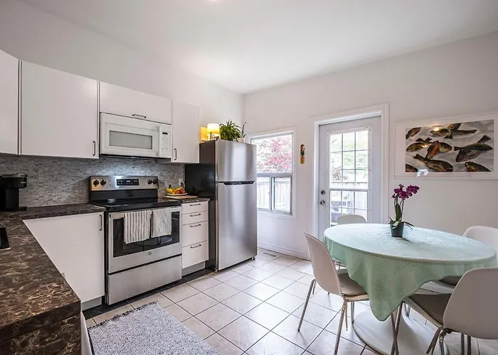 Modern Ossington 1 Bedroom Apartment