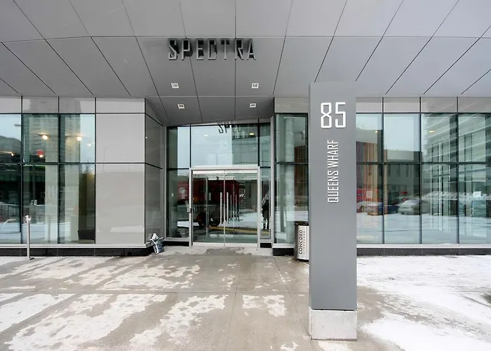 Bright 2 Bed Lakeview Suite