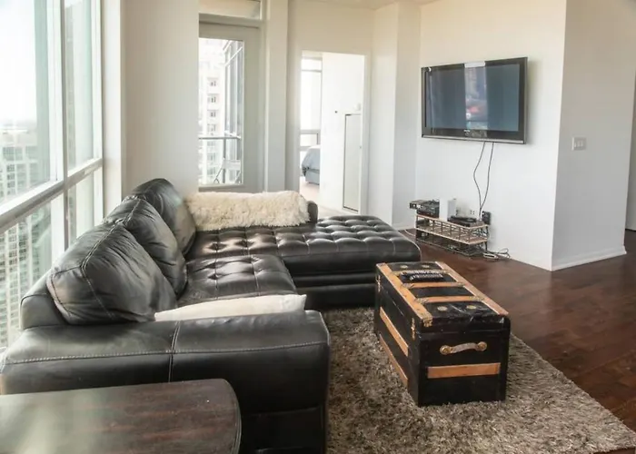 Modern 2 Bedroom Condo With Cn Tower Views