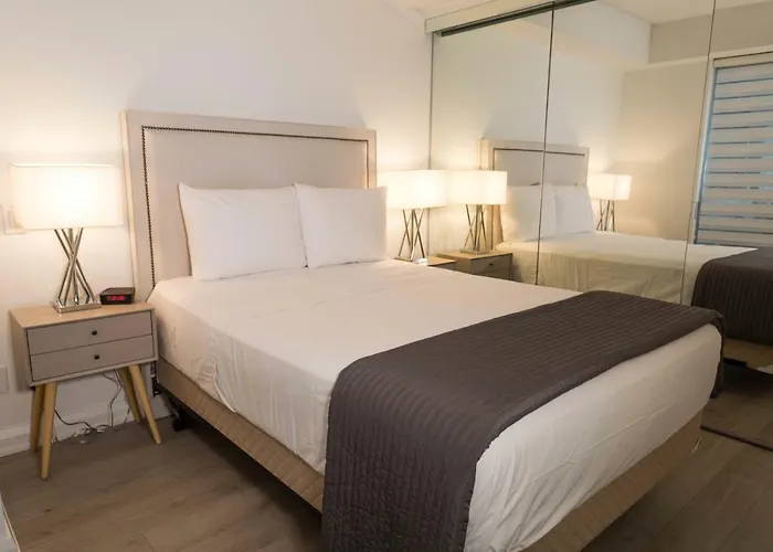 Altitude Suites Bellamond Yorkville - Holiday Bonus - Free Food And Free Parking