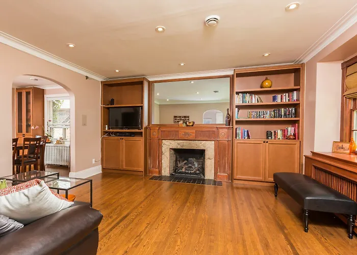 Applewood Suites - Bloor West House