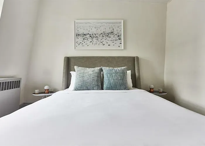 Charming 3Br In West Queen West By Sonder