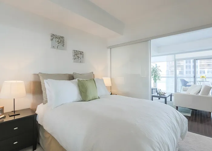 Noel Suites - York And Bremner