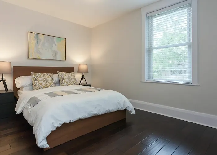 Applewood Suites - 4 Bdrm Danforth House