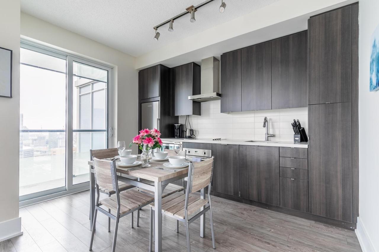 Holiday home Stunning Views Of Downtown - Luxury High Rise With King Bed! Toronto