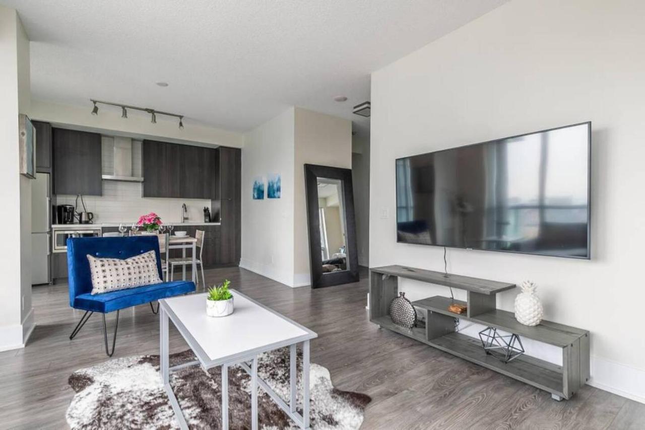Holiday home Stunning Views Of Downtown - Luxury High Rise With King Bed! Toronto