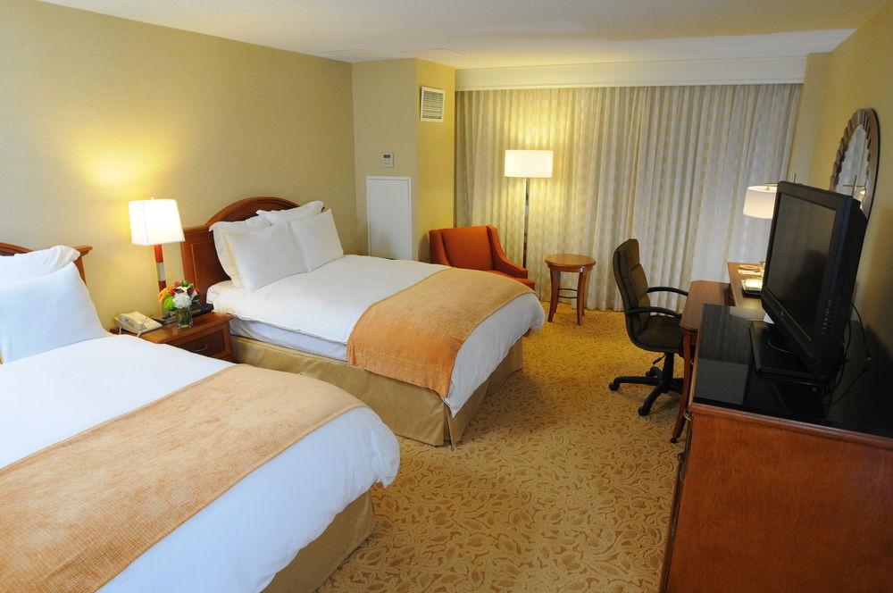 Hotel Airport Marriott 4*
