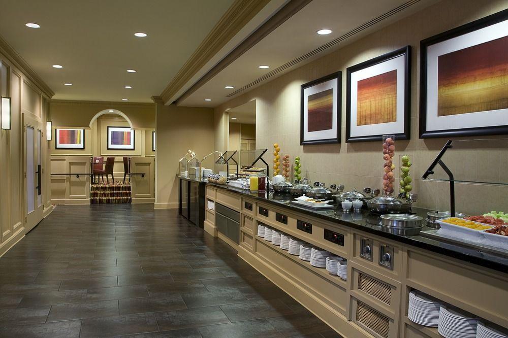 Airport Marriott Hotel 4*