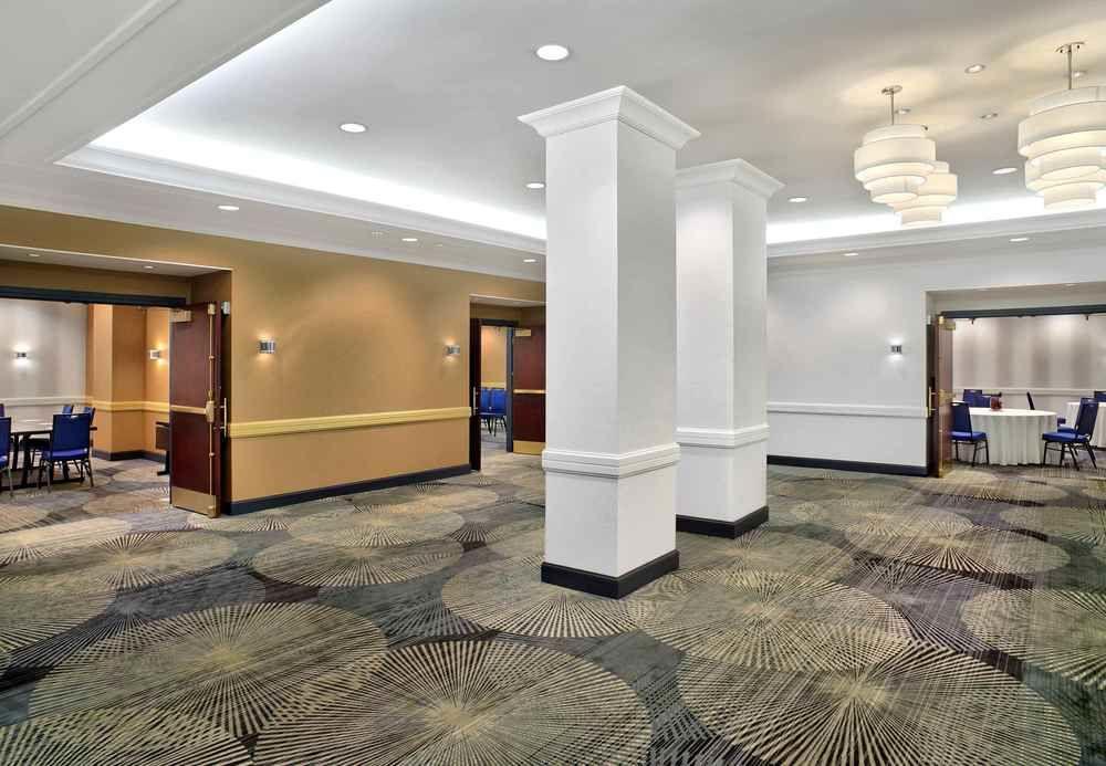Courtyard By Marriott Downtown Hotel