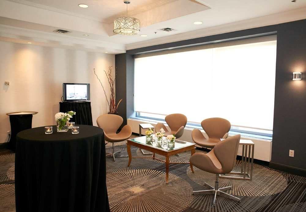 Courtyard By Marriott Downtown Hotel Toronto