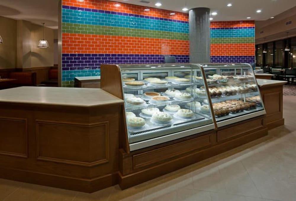Airport East By Ihg Hotel 3*