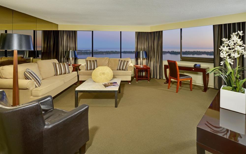The Westin Harbour Castle, Hotel