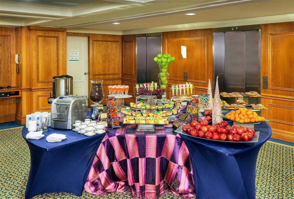 Hotel The Novotel Centre 4*