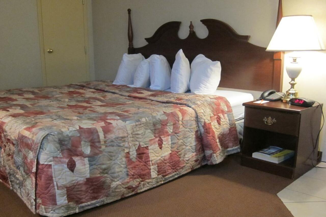 Howard Johnson By Wyndham Downtown West