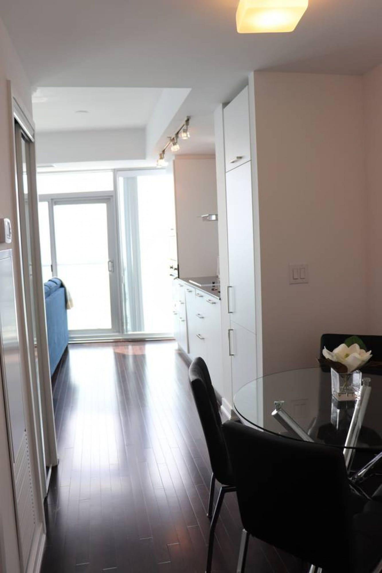 Aaira Cn Tower View Apartment *