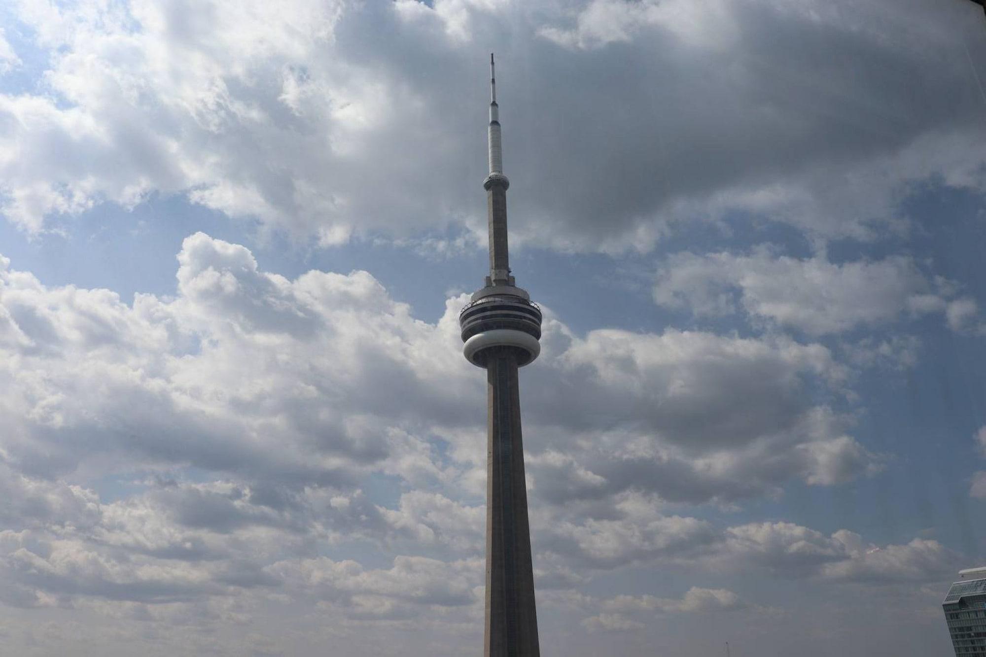 Aaira Cn Tower View * Toronto