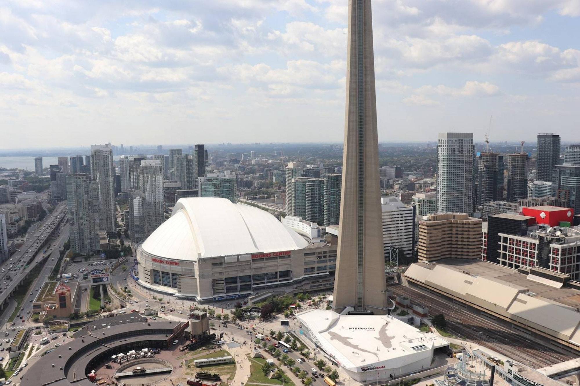 Aaira Cn Tower View