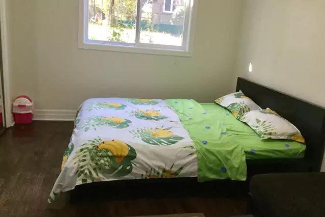 Private 5 Min Finch West Subway - York Gasthof *
