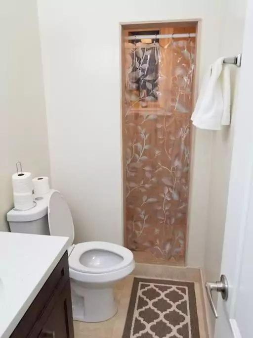 Gasthof Private 5 Min Finch West Subway - York *
