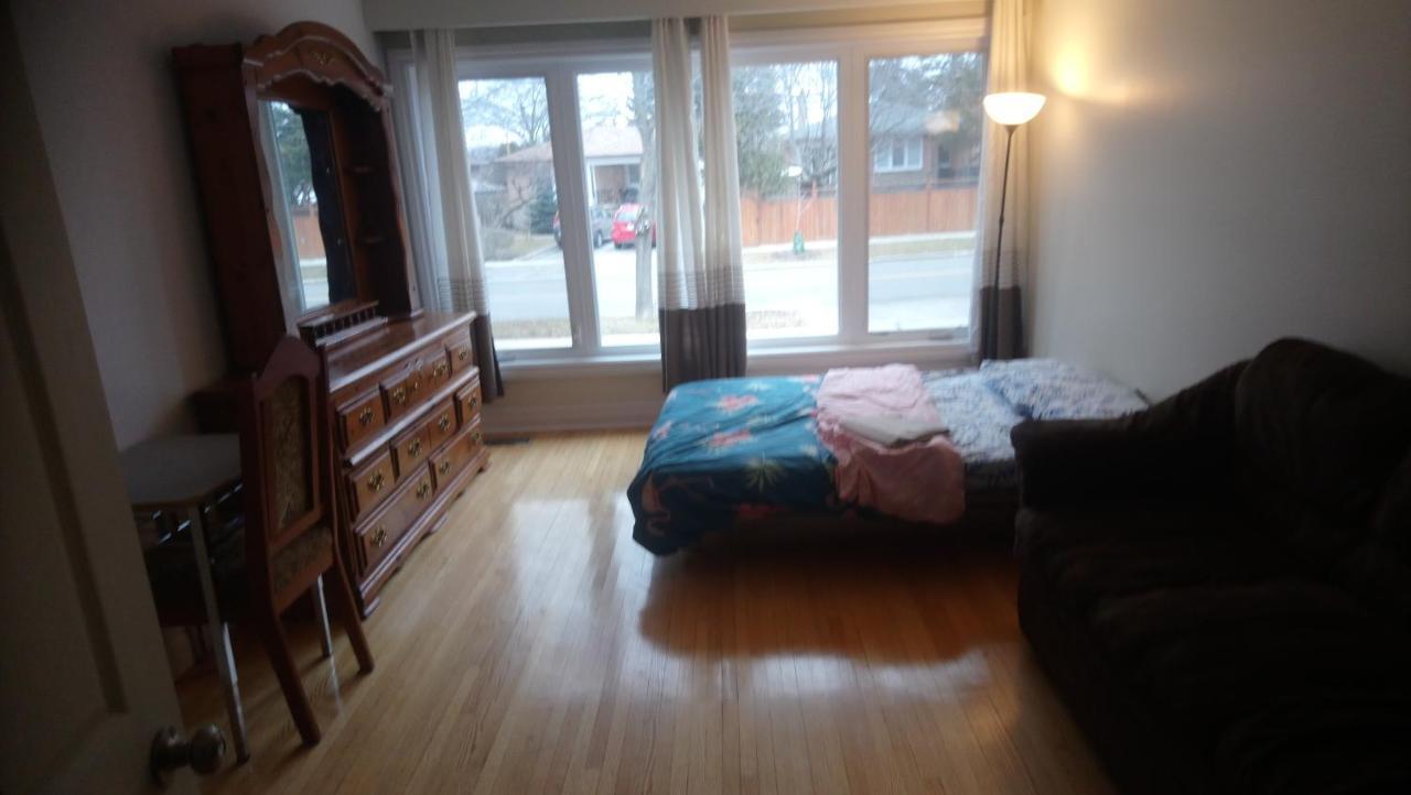 Gasthof Private 5 Min Finch West Subway - York Toronto