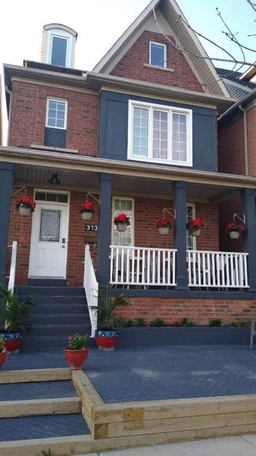 Village At York U Homestay Toronto