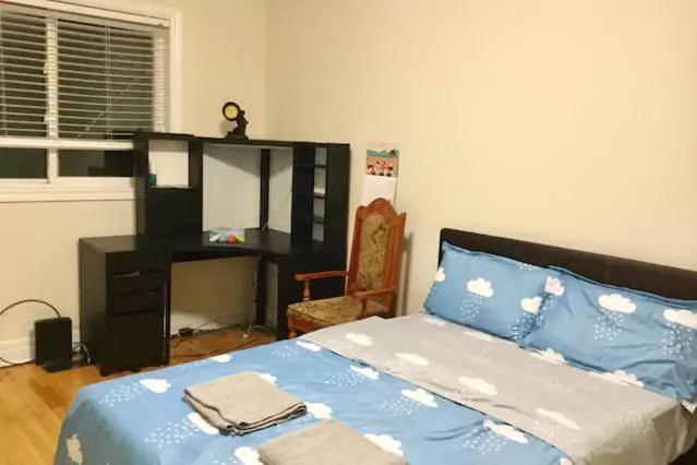 Private 5 Min Finch West Subway - York Gasthof *