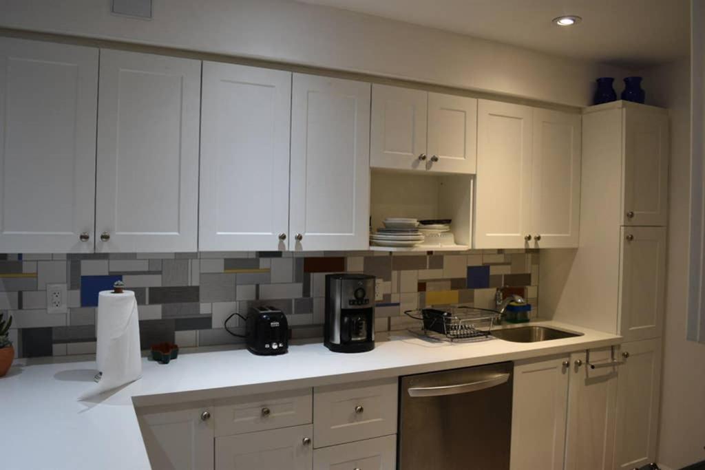 Apartment 2690 Danforth Avenue B Toronto