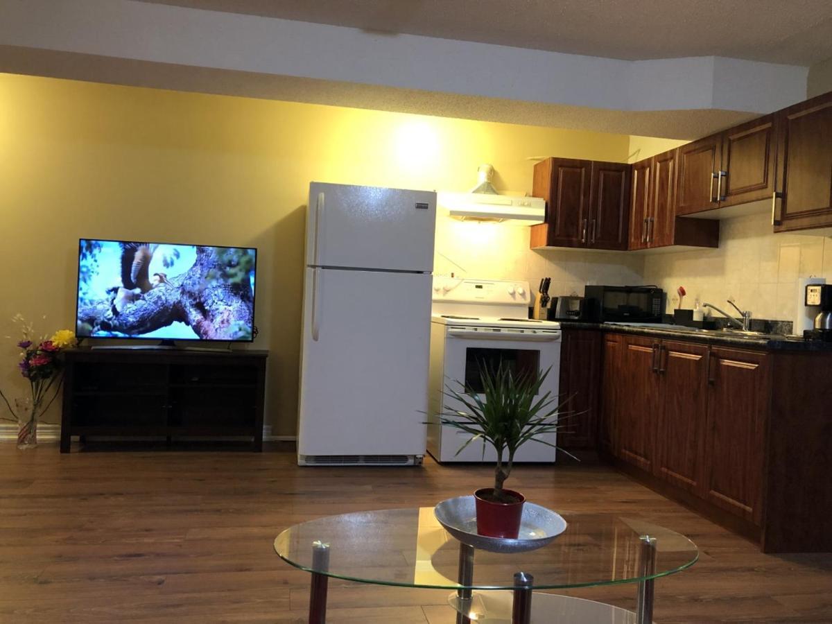 Spacious 2 Bedroom Guest * Toronto
