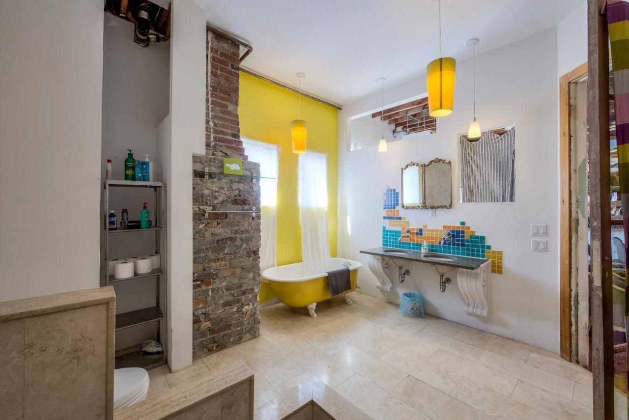 Unique Above Garage Loft Apartment *