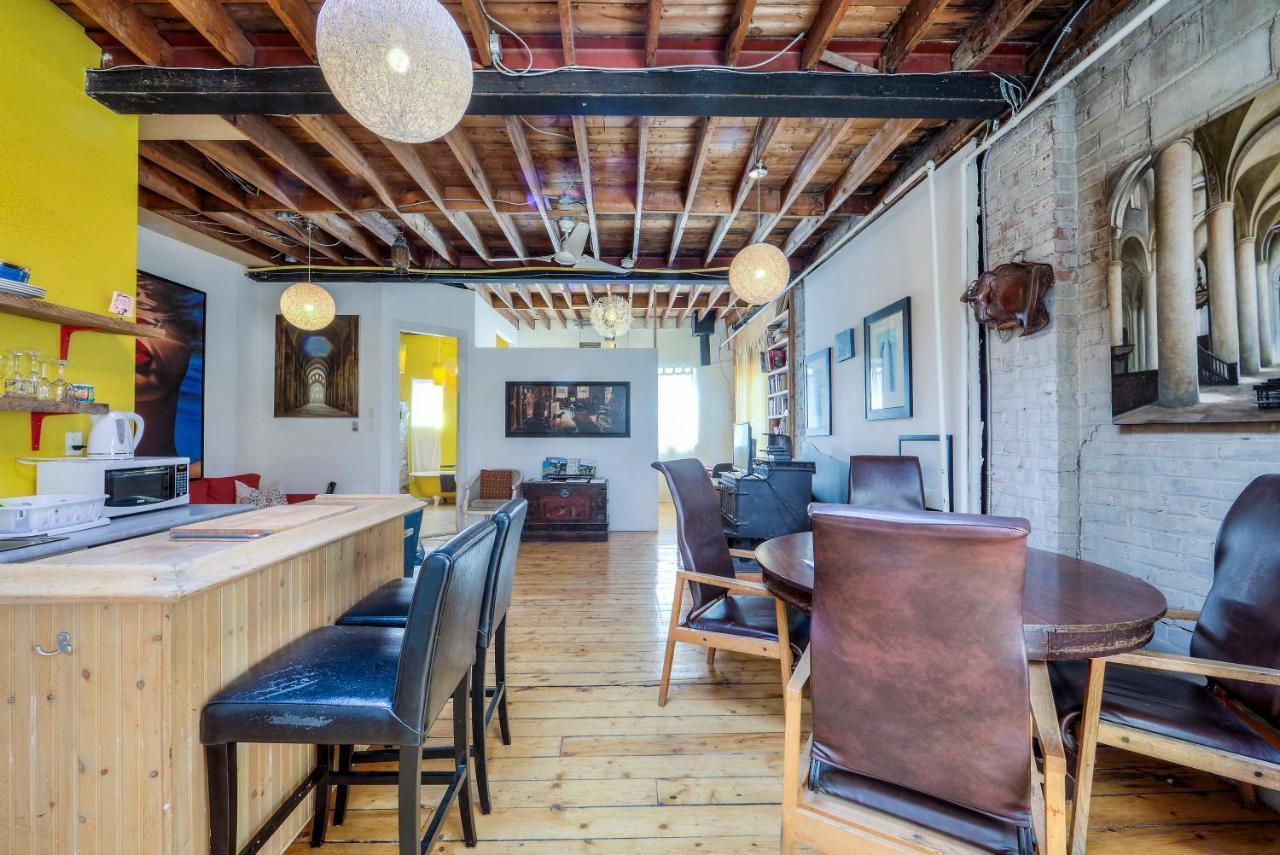 Unique Above Garage Loft Apartment *