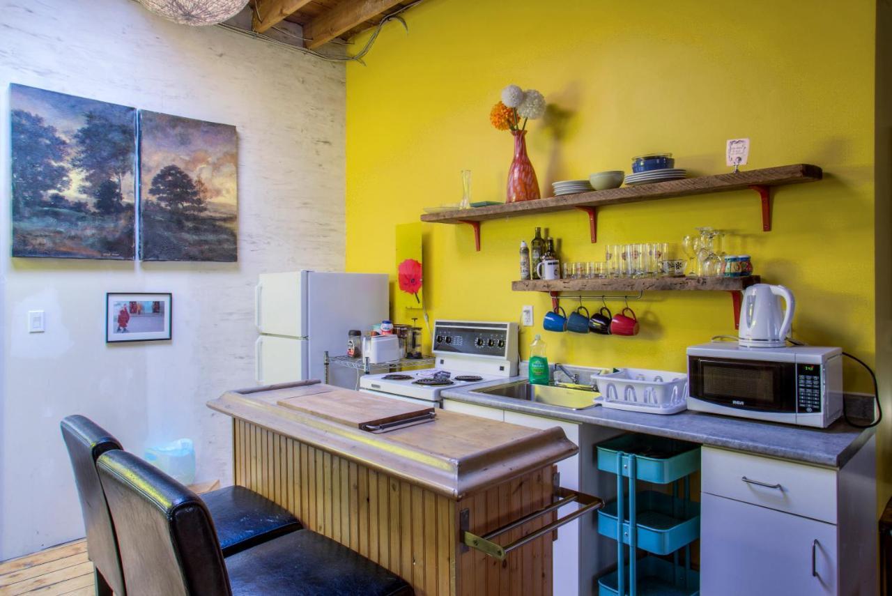 Unique Above Garage Loft Apartment *