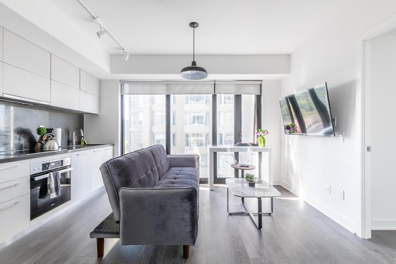 Designer 1br + Study In Coveted Yorkville
