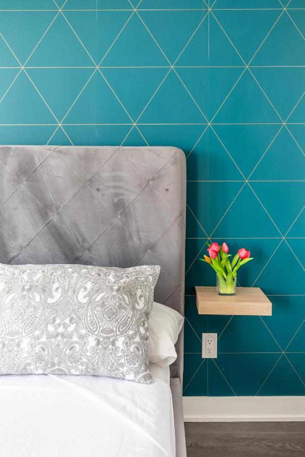 Designer 1br + Study In Coveted Yorkville Apartment