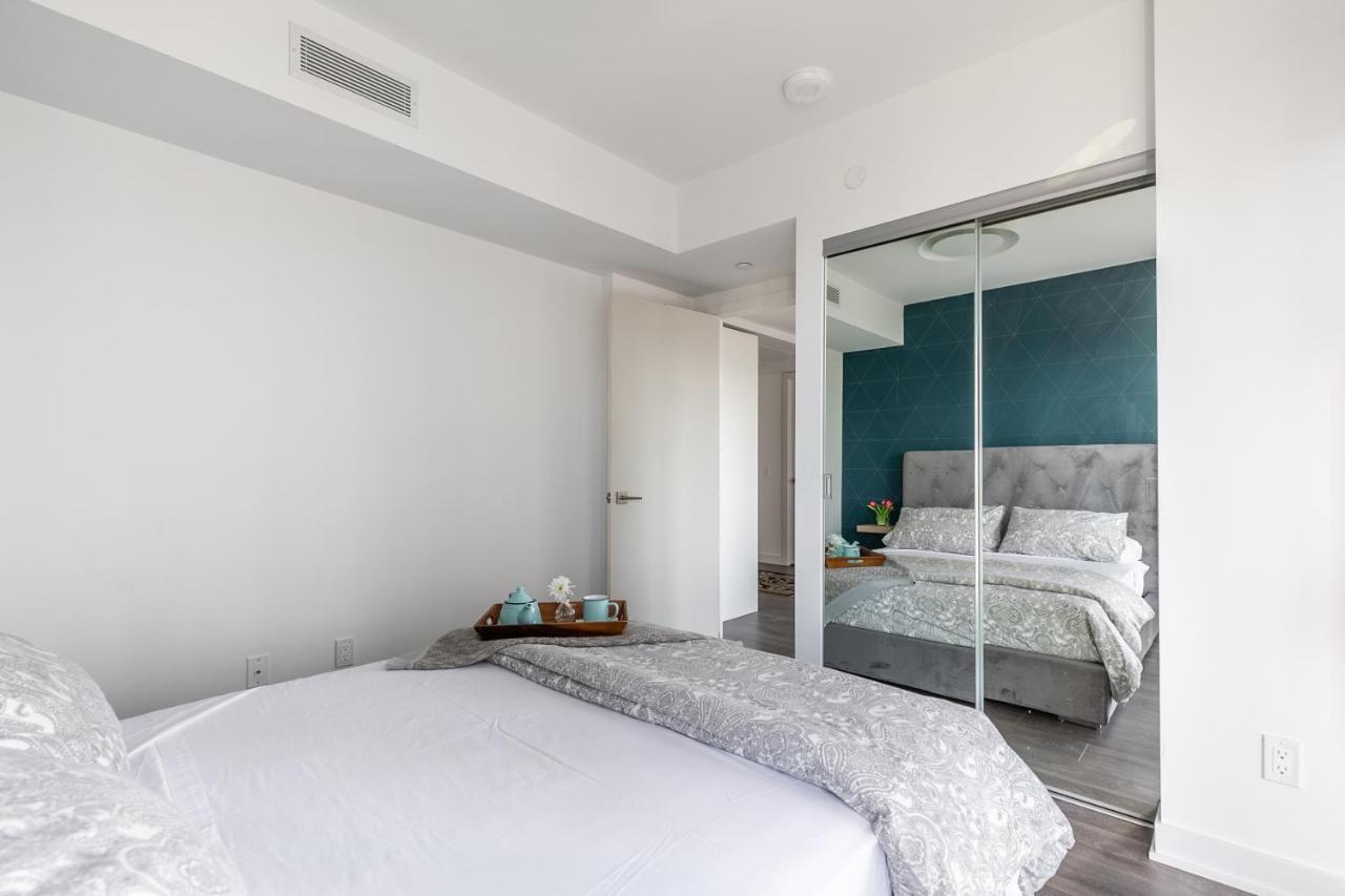 Designer 1br + Study In Coveted Yorkville Apartment Toronto