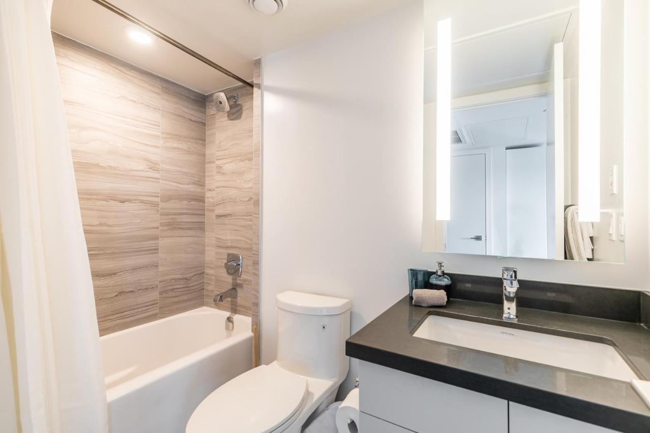 Designer 1br + Study In Coveted Yorkville Apartment *