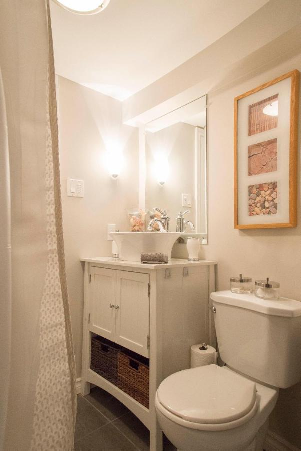 Charming Downtown Pied-a-terre Apartment Toronto