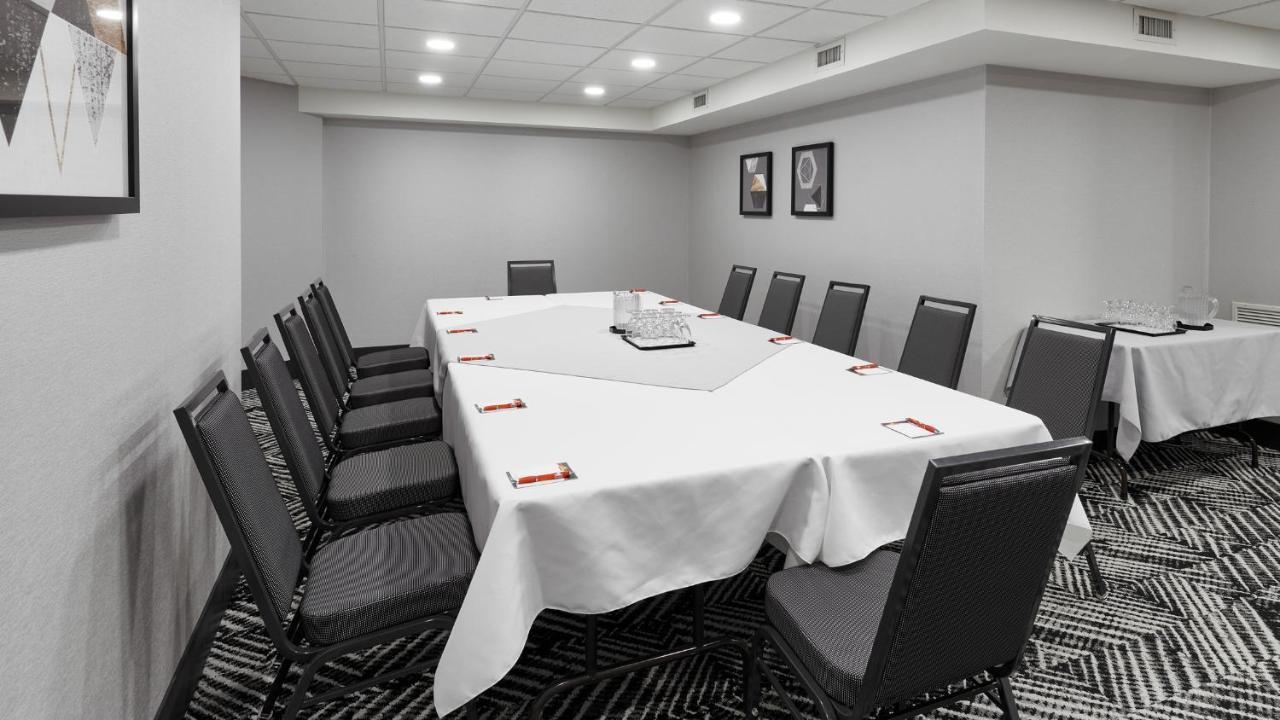 Stay Inn Hotel Toronto 2*