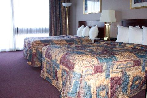Hotel Airport East By Ihg 3*