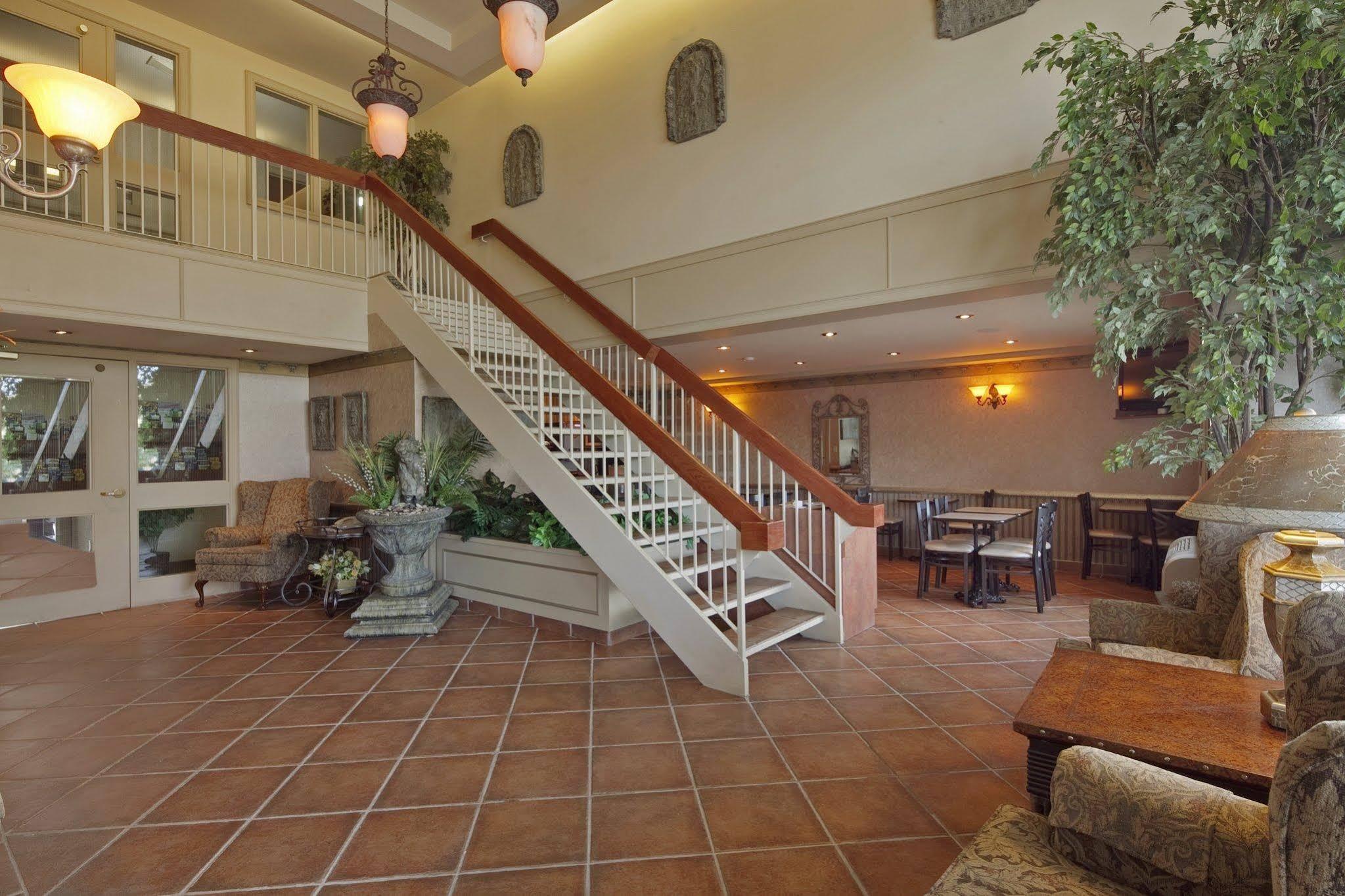 Stay Inn Hotel Toronto 2*