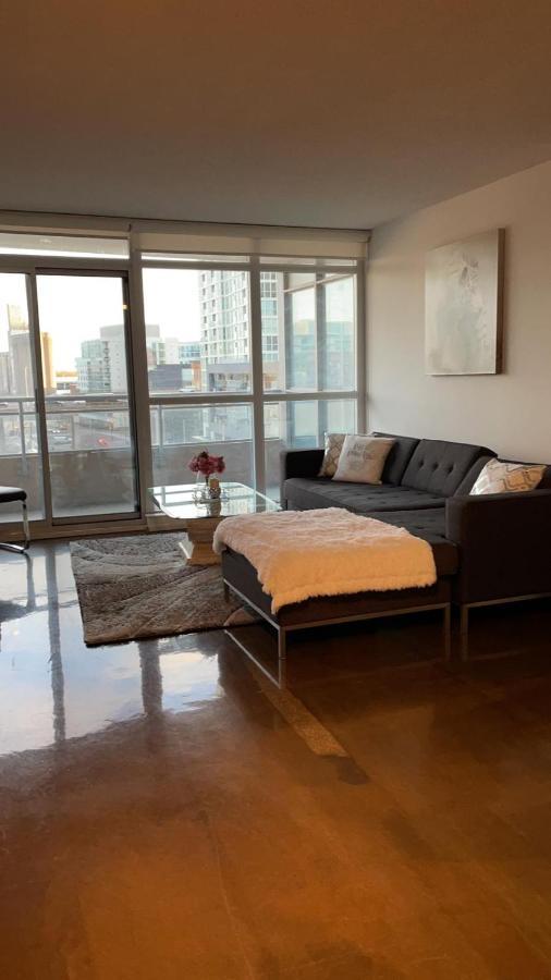 Apartment Downtown Luxurious Stylish 3 Bedroom 3 Bath 2 Balconies Near Rogers Centre Lakeview *