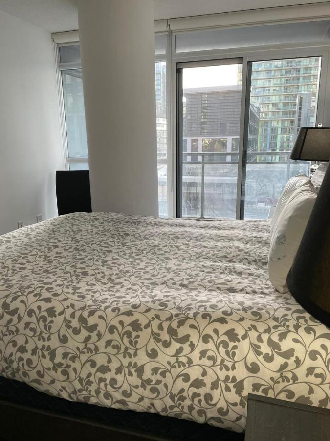 Apartment Downtown Luxurious Stylish 3 Bedroom 3 Bath 2 Balconies Near Rogers Centre Lakeview Toronto