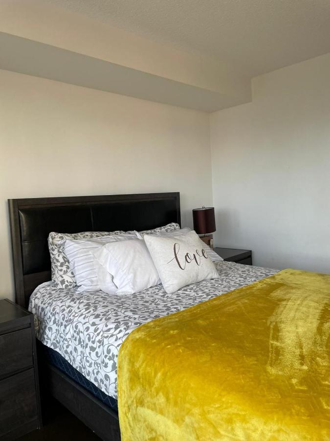 Apartment Downtown Luxurious Stylish 3 Bedroom 3 Bath 2 Balconies Near Rogers Centre Lakeview Toronto